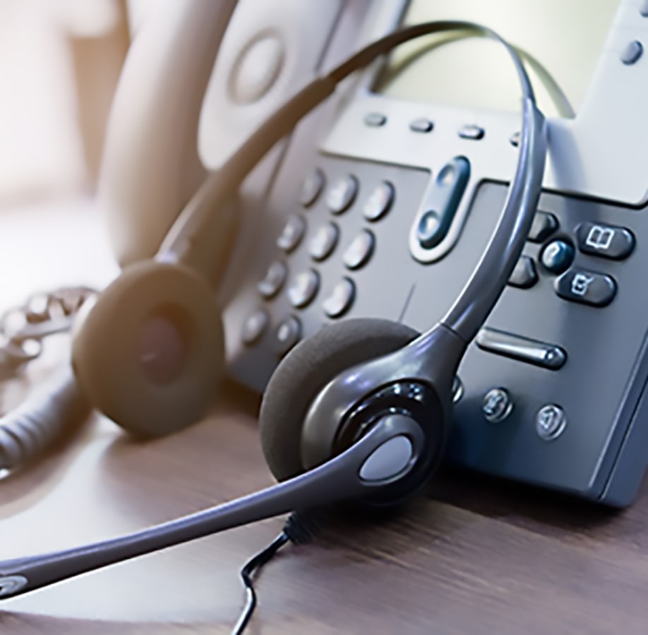 Gjendja e shërbimit ndaj klientit: telefon me kufje të mbështetur